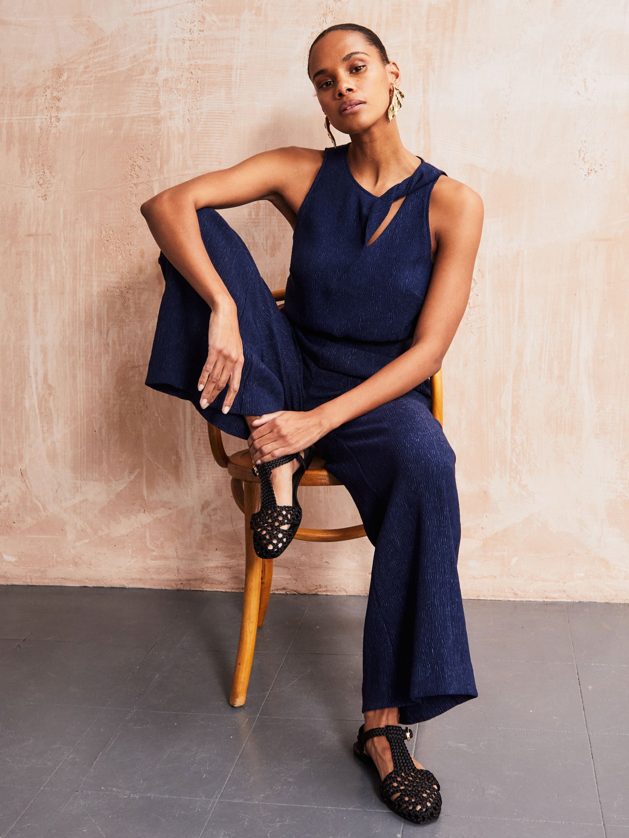 Women's Sleeveless Top in Navy – vivere-london