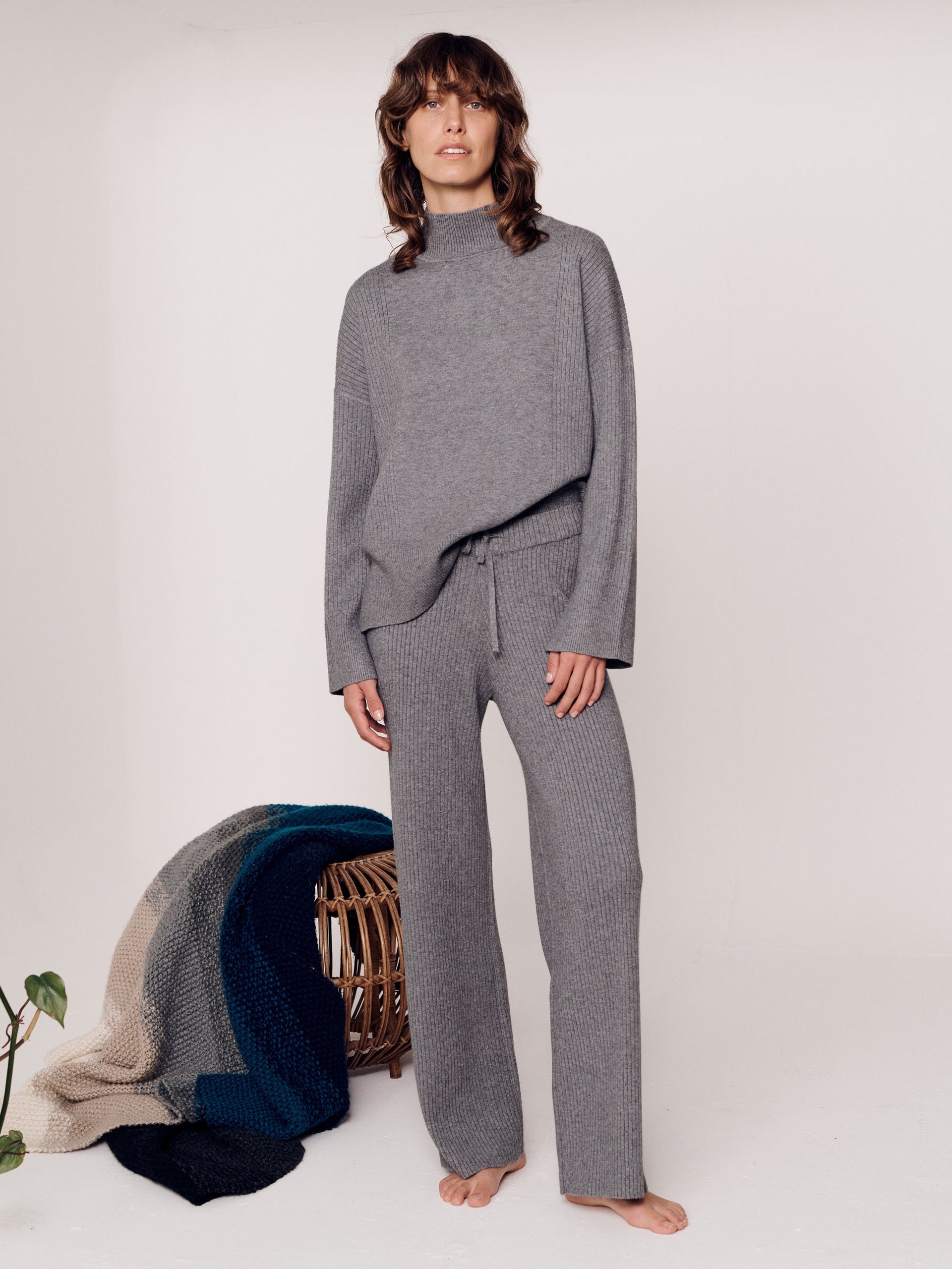 Women's Knit Loungewear Set Bottoms in Grey – vivere-london